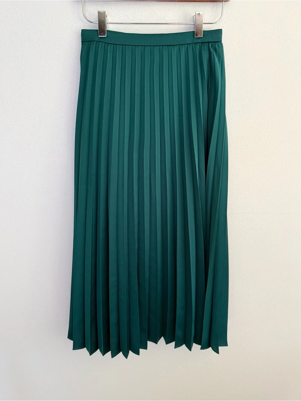 J. Crew Emerald Green Pleated Midi Skirt Satin Flowy Size 00 - Picture 2 of 6